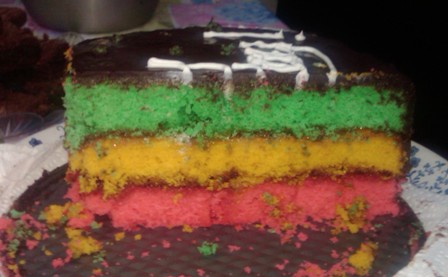 picture of inside of rainbow cookie cake